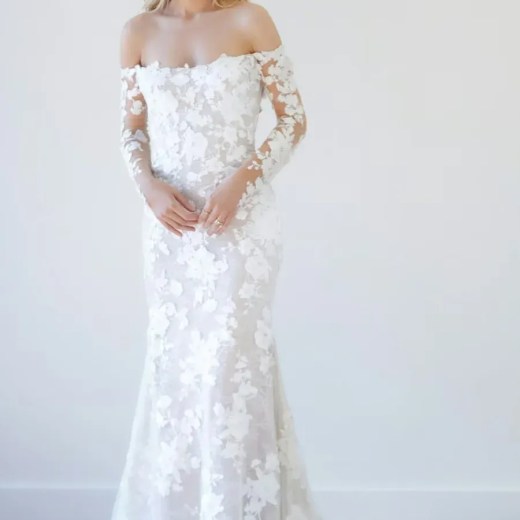 Long sleeve wedding dress, Chantilly lace